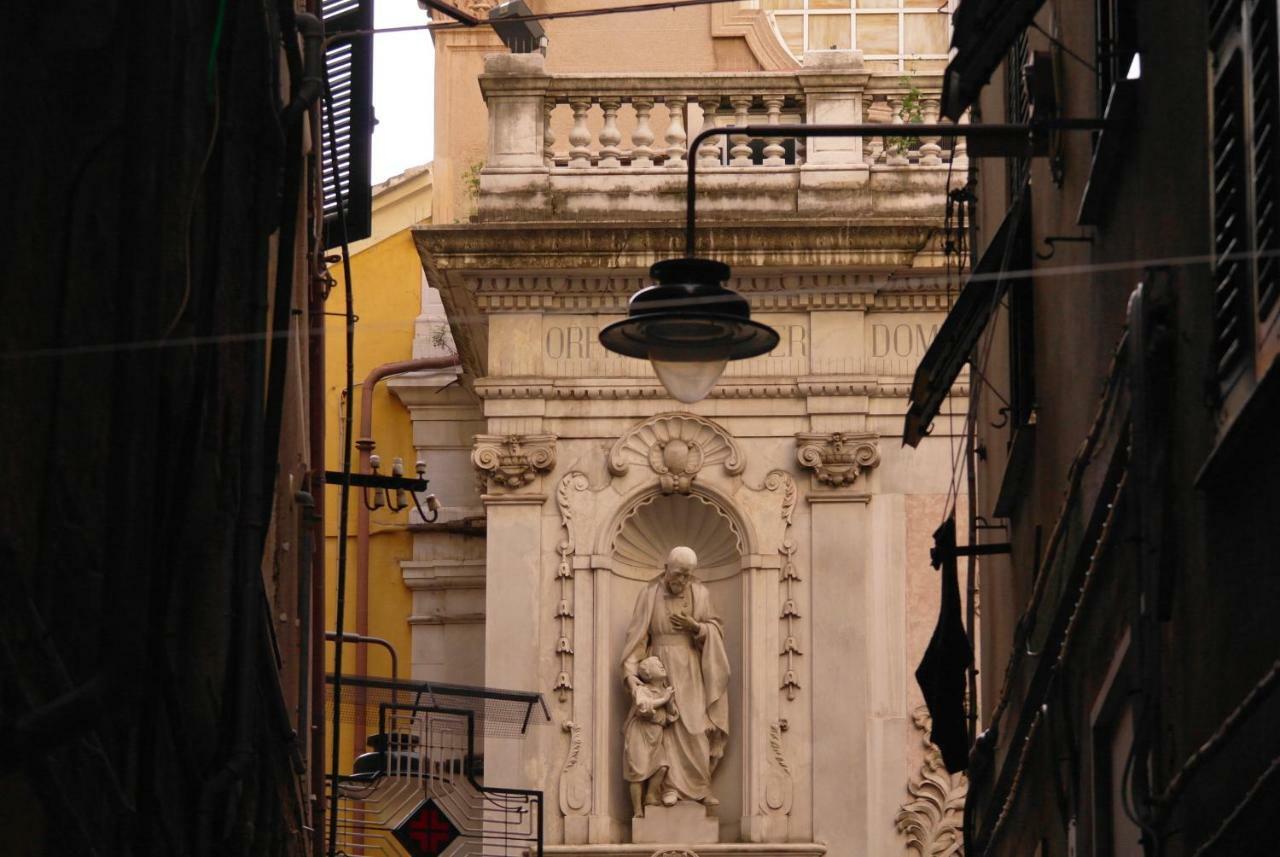 Dietro Il Teatro Modena Генуя Экстерьер фото