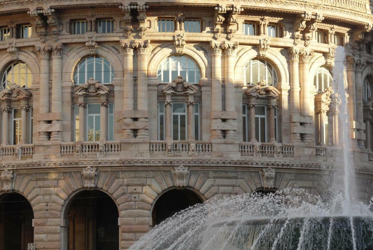 Dietro Il Teatro Modena Генуя Экстерьер фото